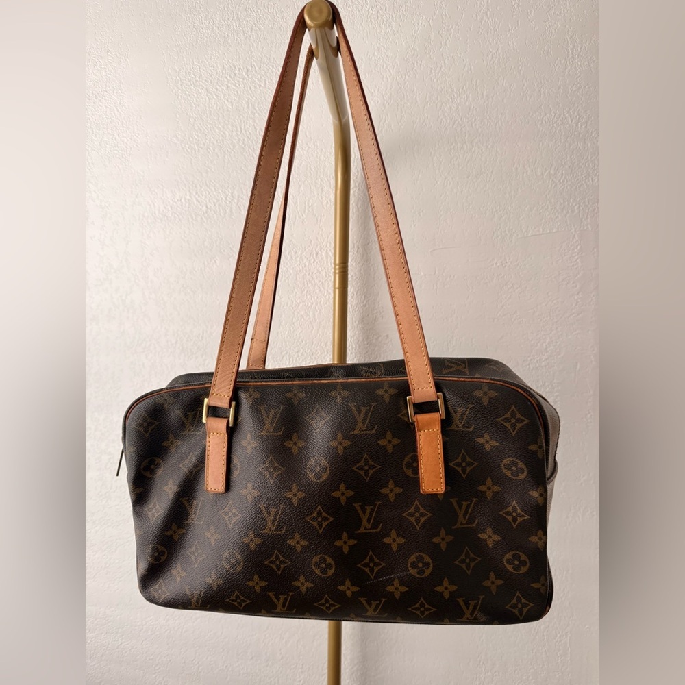 Authentic Louis Vuitton Monogram Citē GM Shoulder Bag – FL0024, Vintage - Picture 4 of 9